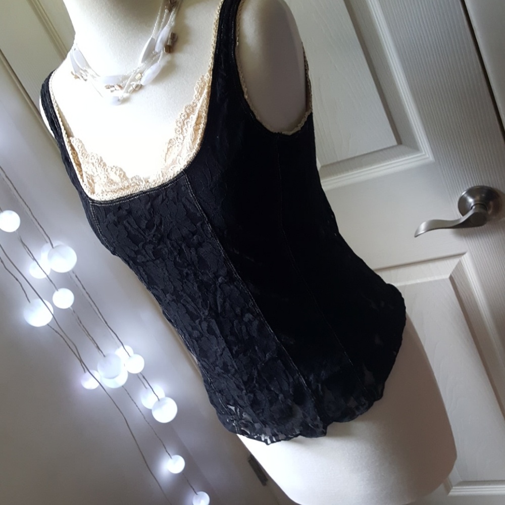 LACE TOP. - Picture 6 of 7